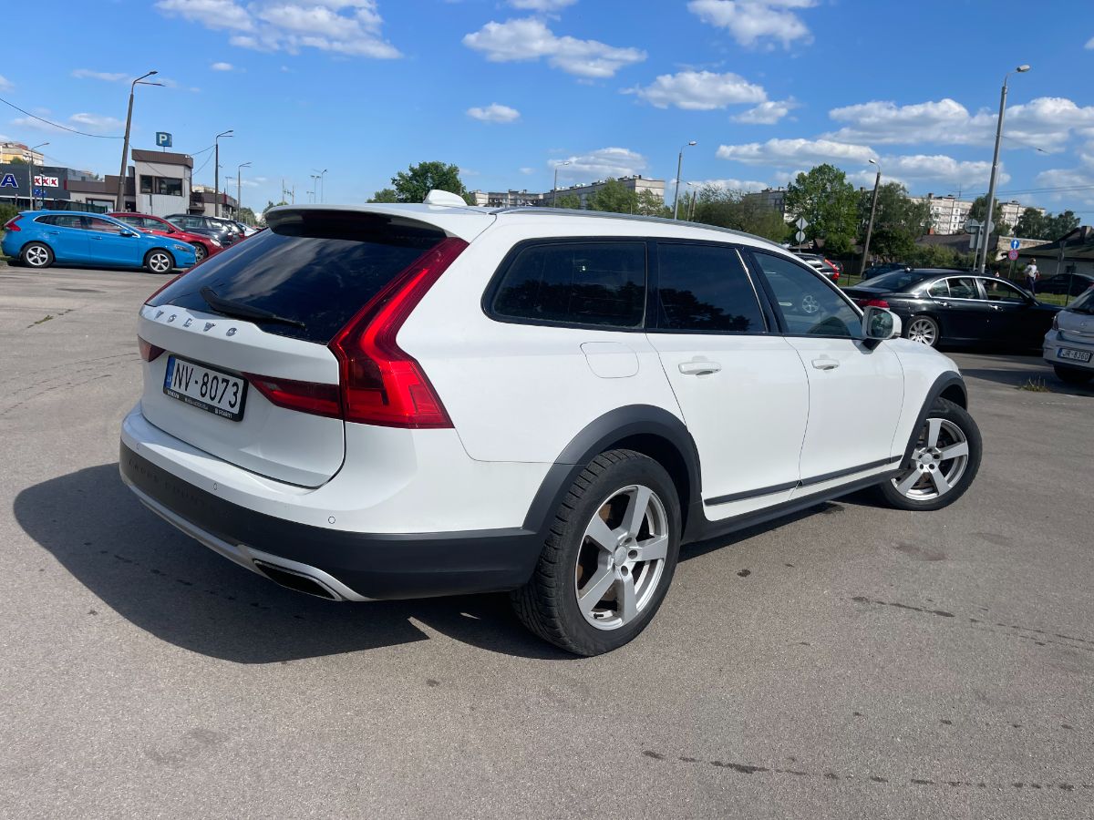 Volvo V90