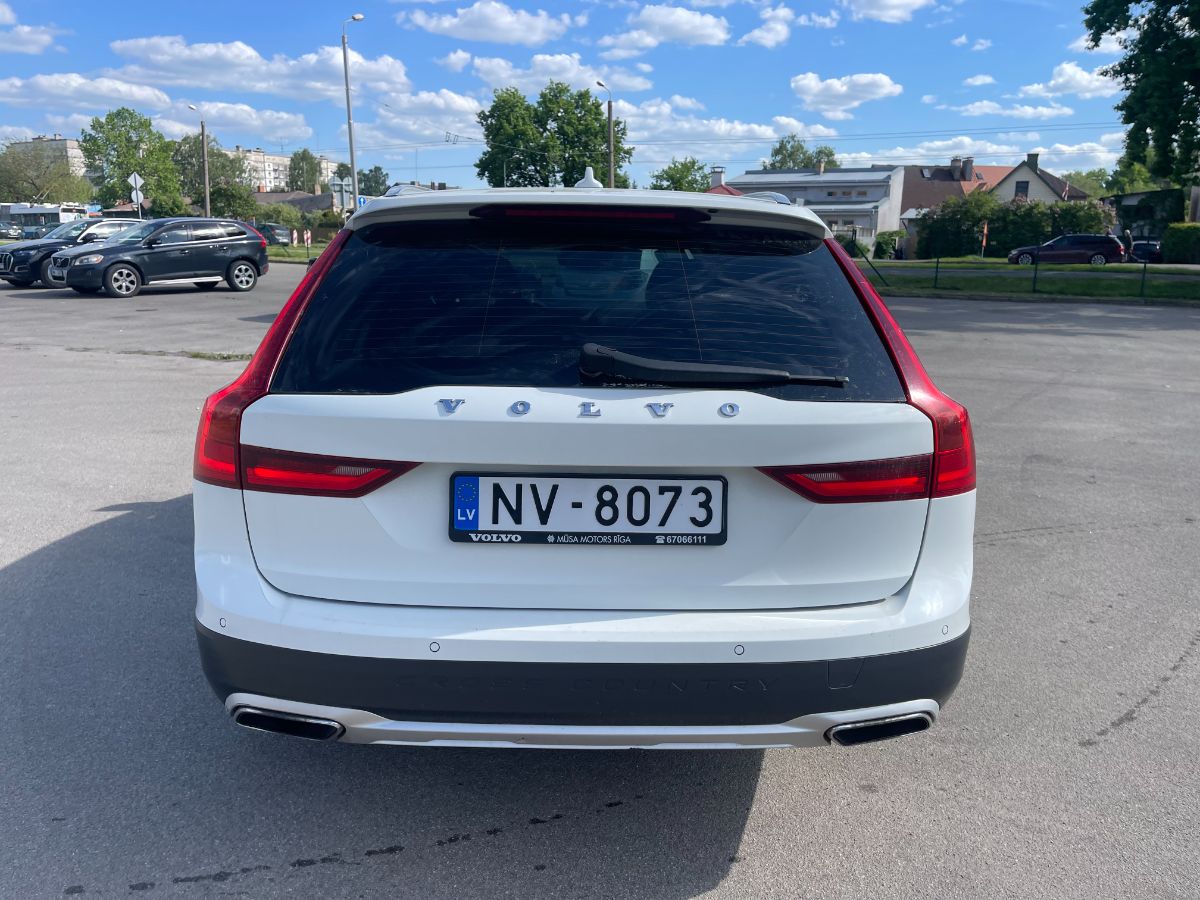 Volvo V90