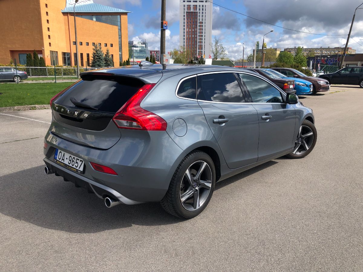 Volvo V40